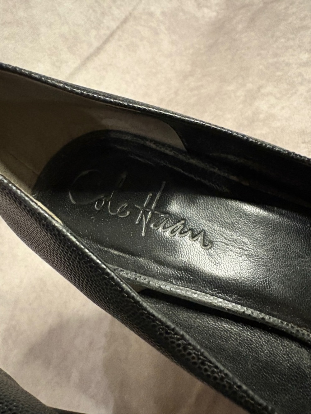 Cole Haan Nike Air Black Textured Leather Heels Sz 7.5B - Picture 4 of 5